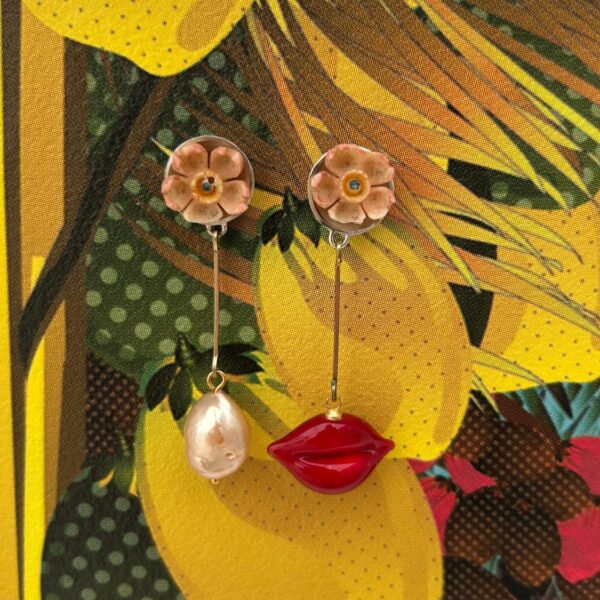 Vintage flowers, lips and glass pearl earrings